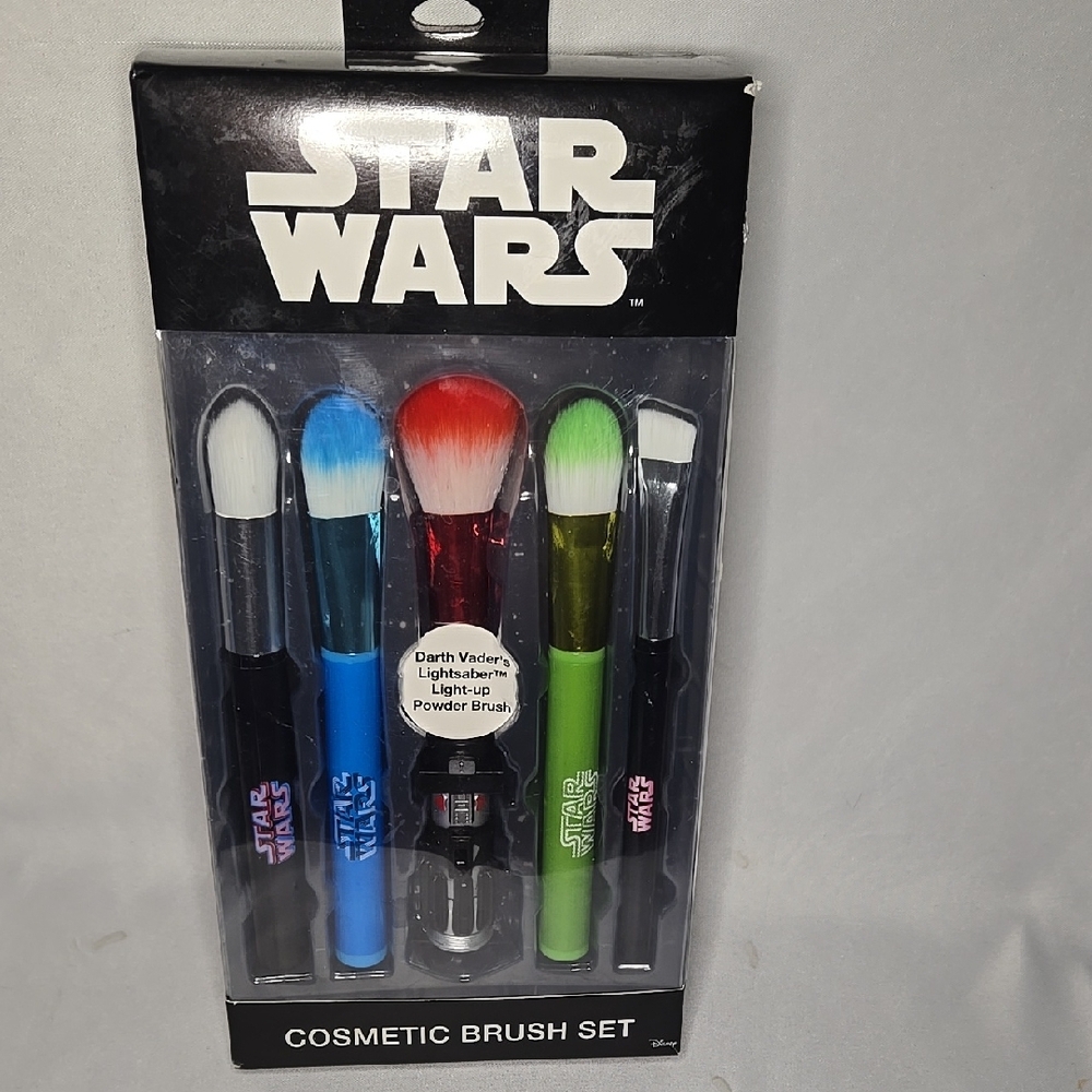 NIB Star Wars Cosmetic Brush Set